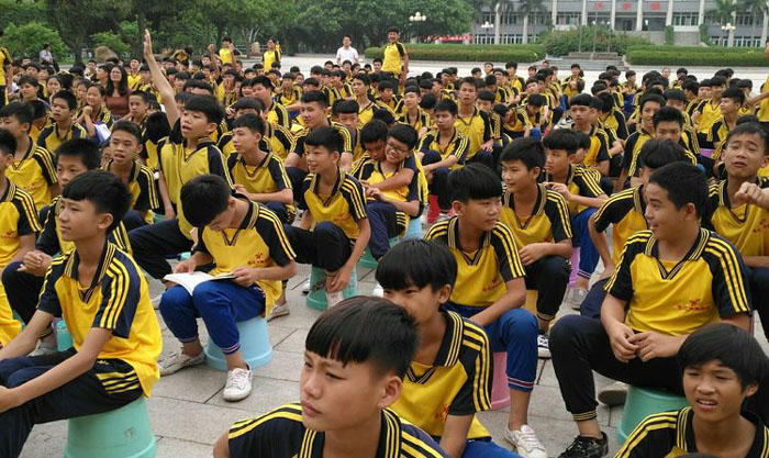 "模拟法庭"演绎以案说法 湛江市少林学校创新法制教育方式